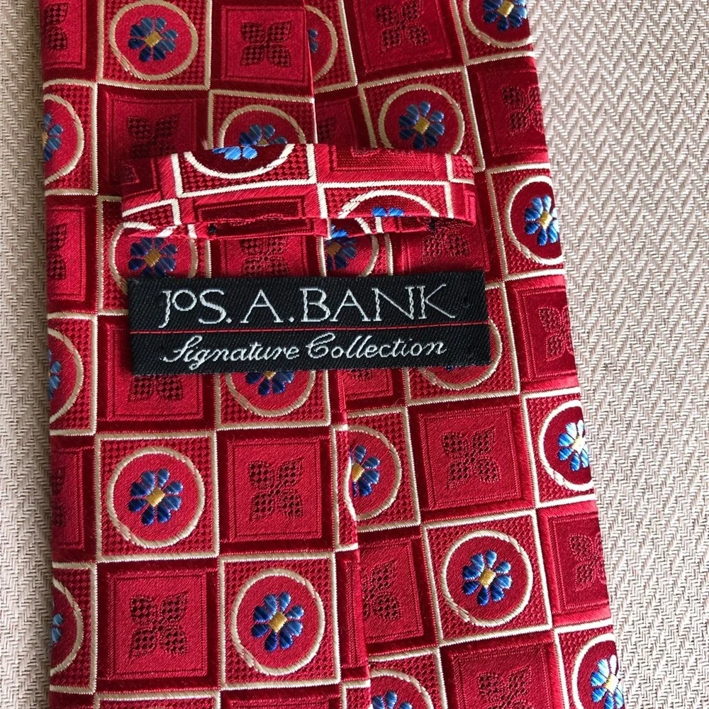 Jos. A. Bank Signature Collection 💯 % Silk Red / Blue‎ Flower Tie